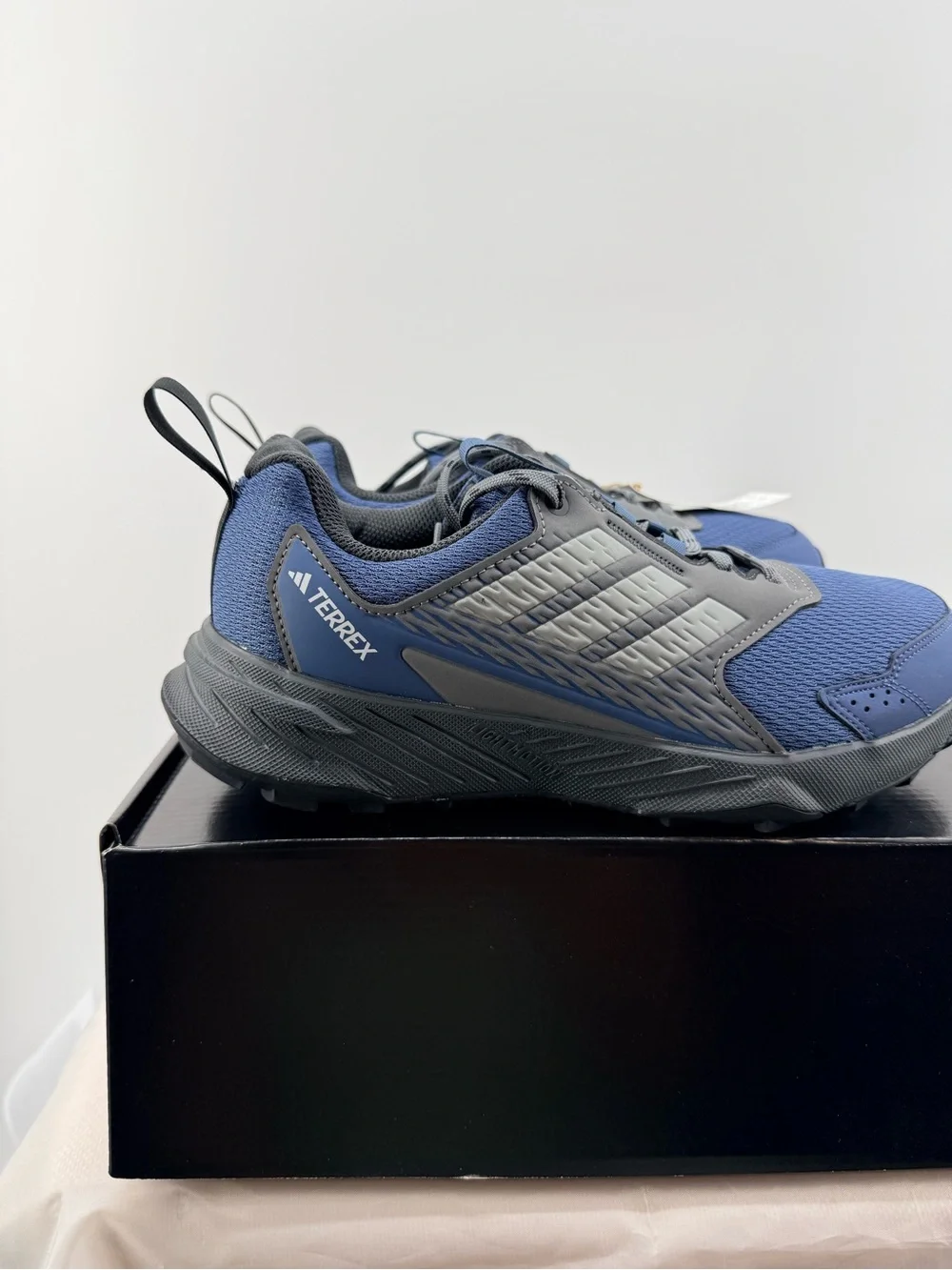 adidas lightweight athletic
